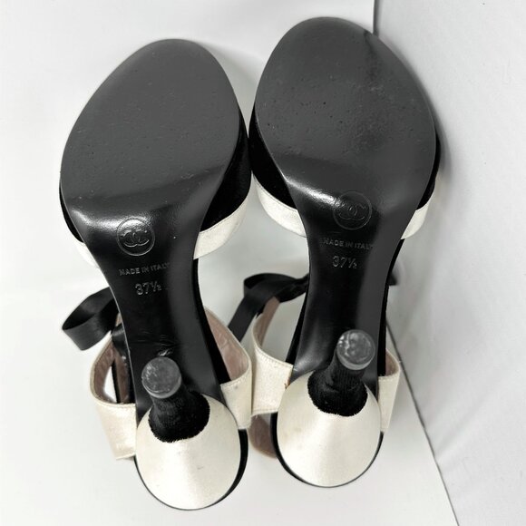 CHANEL Spring 2006 Black Velvet Crystal Logo Bow Heels IT 37.5 / US 7.5 - Picture 8 of 9